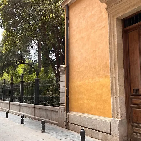 Precioso Con Patio Granada